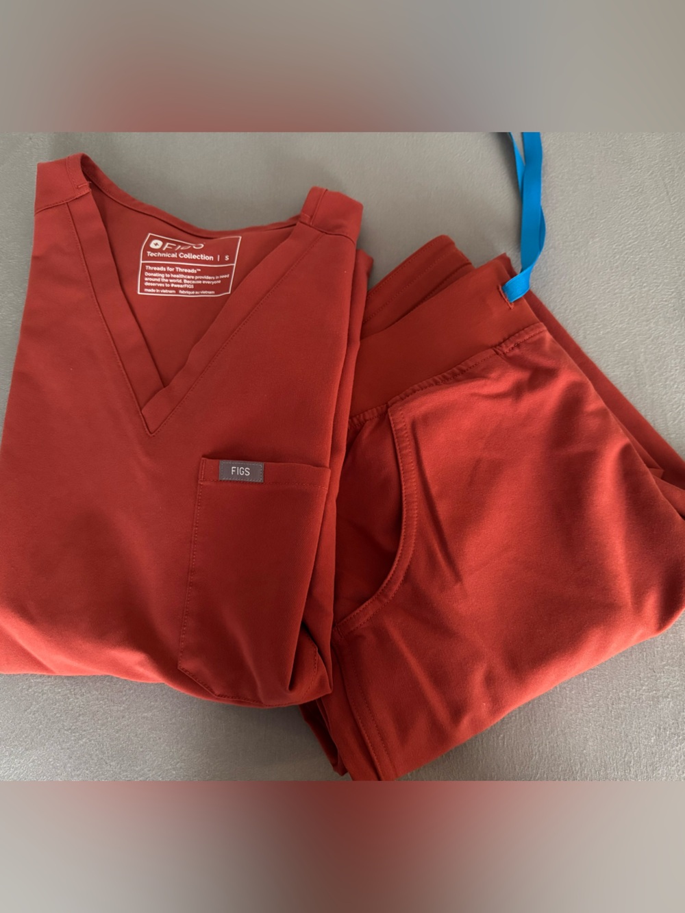 LIKE NEW Figs scrubs in Sienna (limited edition)